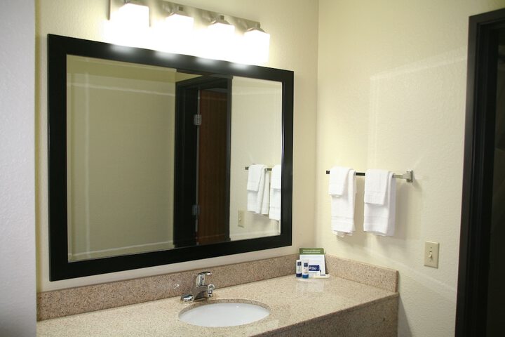 AmericInn by Wyndham Elkhorn Near Lake Geneva