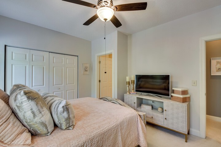 Balcony & Golf Course View! Condo at Kingwood