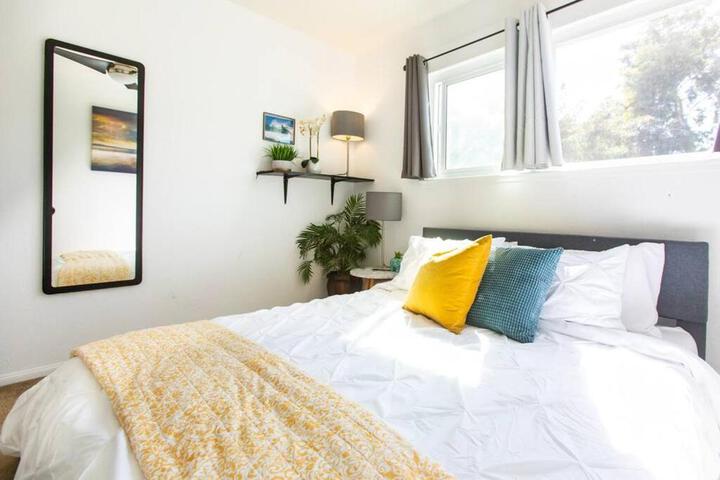 Cali Condo+BBQ+MemoryFoamBeds+12min to Beach