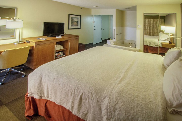 Room 16 of 38