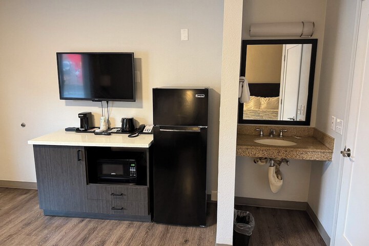 Studio 6 Suites Vancouver Wa - Waterfront