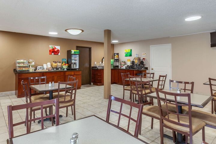 Rodeway Inn & Suites Ontario