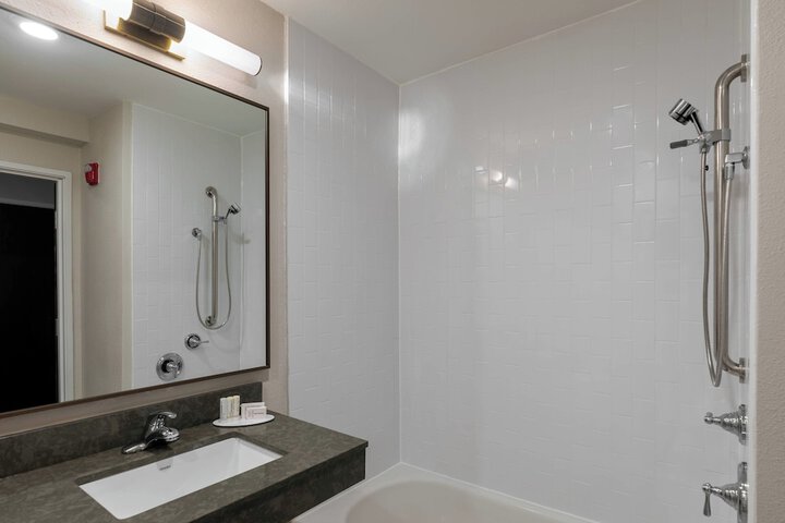 Room 18 of 40
