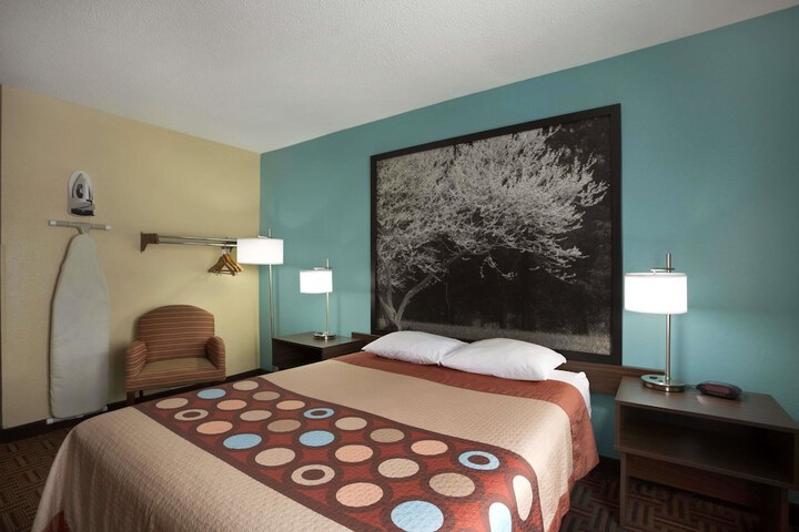 Room 8 of 17