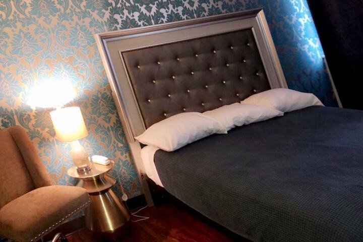 Room 52 of 77