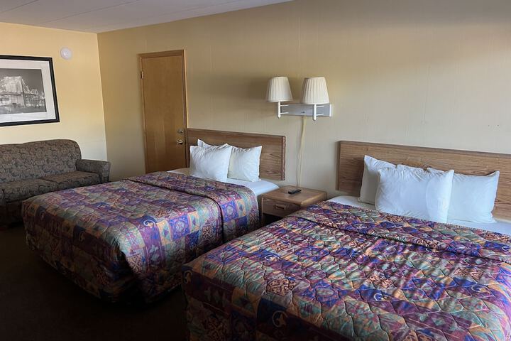 Room 360 of 443