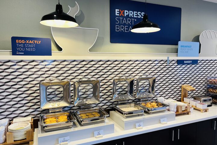 Holiday Inn Express & Suites Salinas by IHG