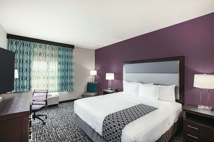 Room 33 of 47