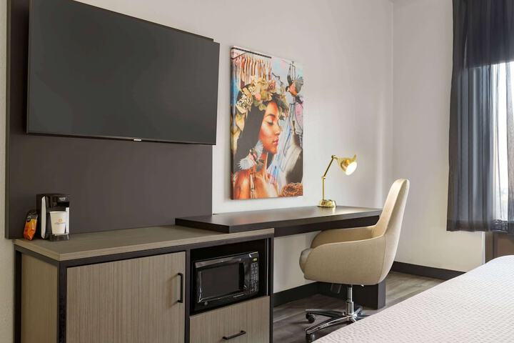 Room 32 of 70