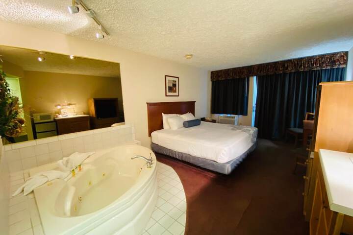 Fleetwood Inn & Suites