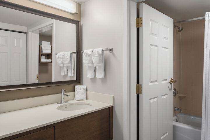 Staybridge Suites Indianapolis-Airport by IHG