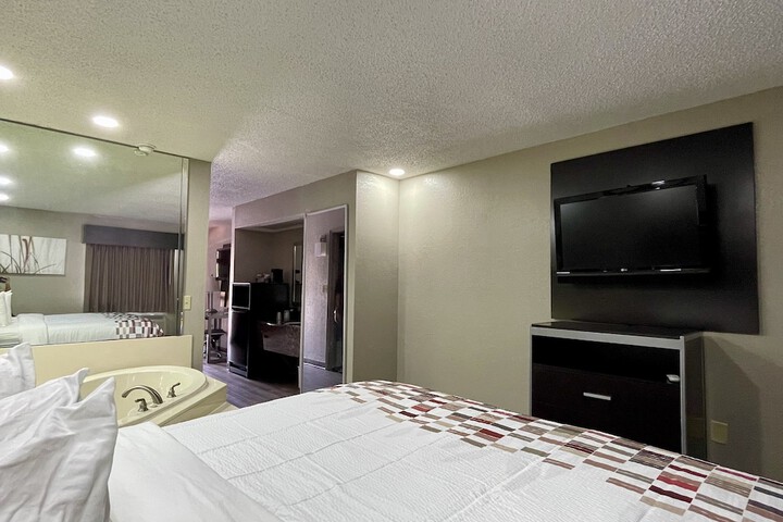 Room 10 of 18