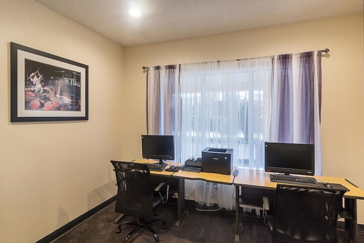 Business Center 22 of 23