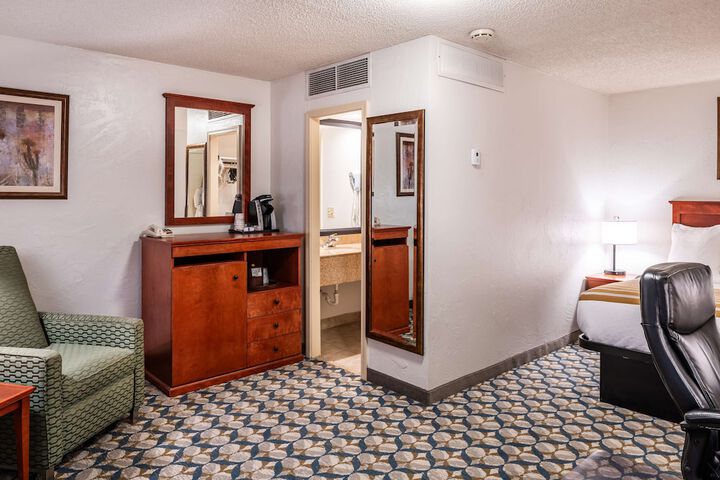 Room 15 of 28