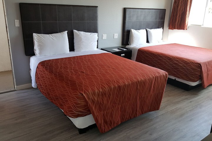 Room 7 of 28