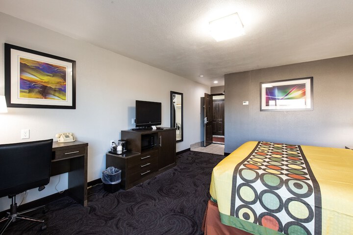 Room 8 of 35