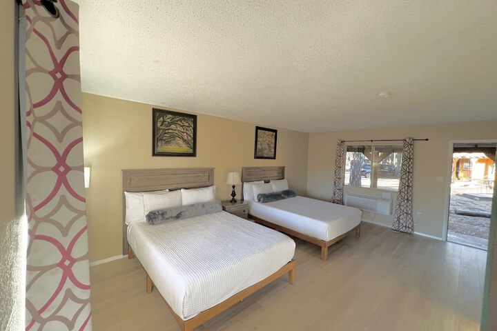 Room 43 of 59