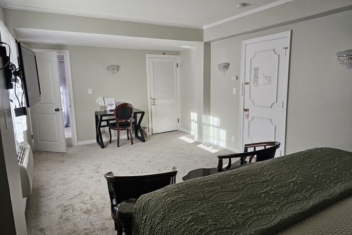 Room 143 of 208