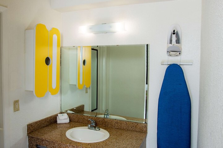 Room 15 of 34