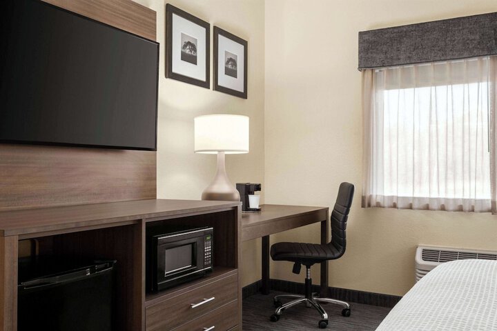 Room 12 of 23