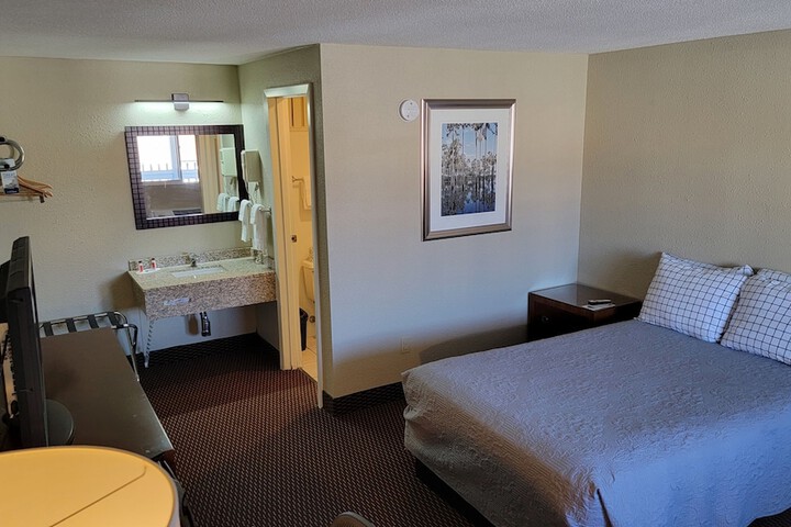 Room 4 of 11