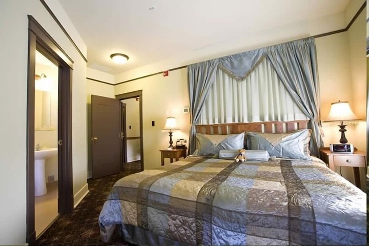 Room 9 of 13