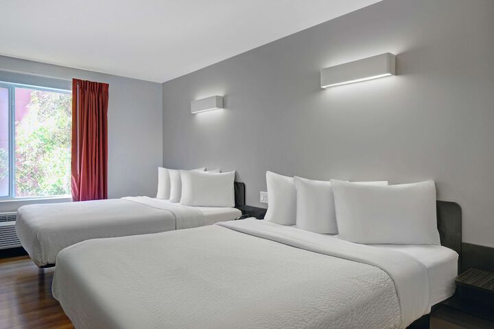 Room 33 of 46