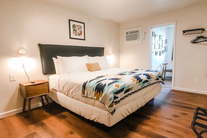 Room 28 of 42
