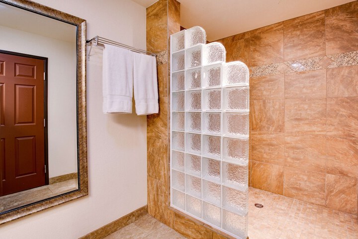 Room 15 of 26