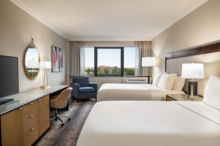 Crowne Plaza Edison by IHG
