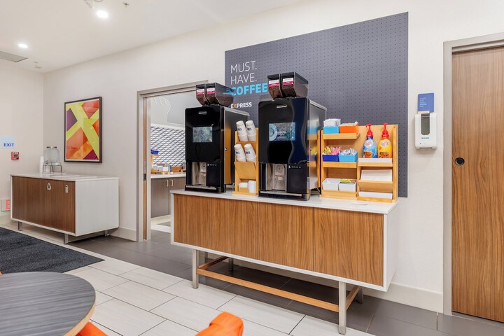Holiday Inn Express & Suites Medford by IHG