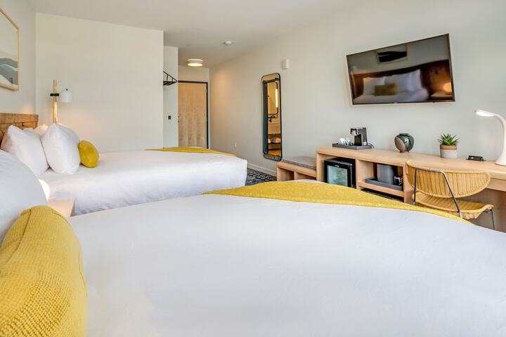 SaltLine Hotel