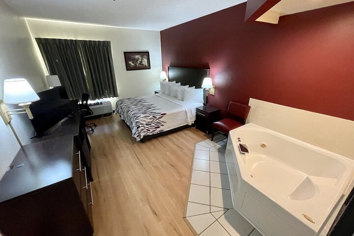 Red Roof Inn Clyde