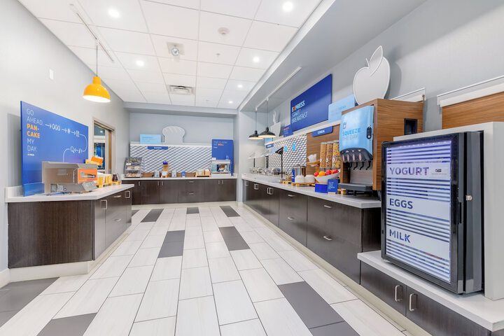 Holiday Inn Express & Suites Medford by IHG