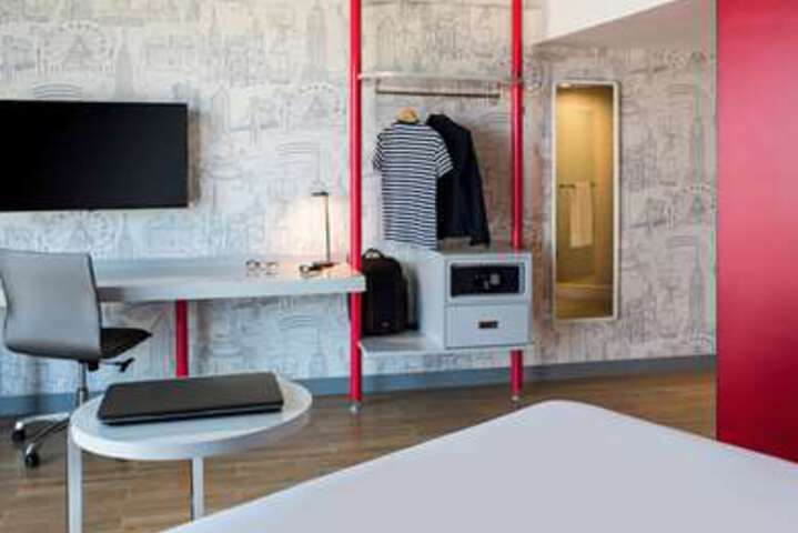 Room 43 of 124