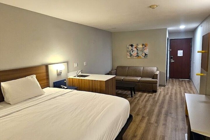 Room 9 of 28