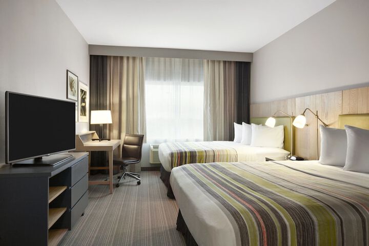 Country Inn & Suites by Radisson Forest Lake, MN