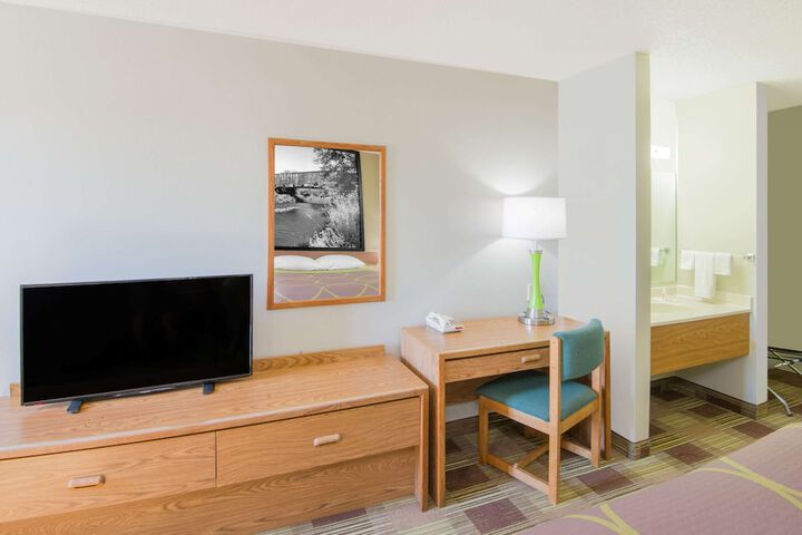Room 7 of 18