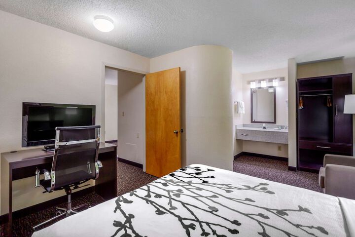 Room 10 of 37