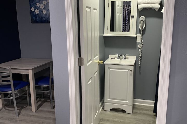 Room 27 of 34