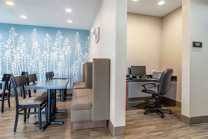 Business Center 26 of 26