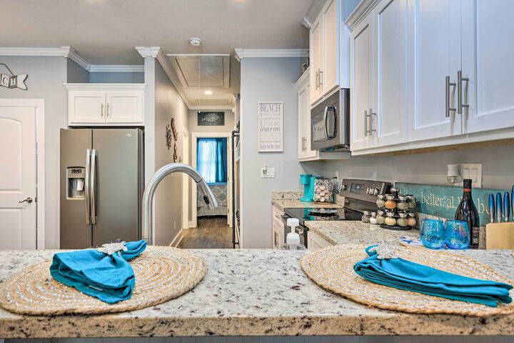 Dauphin Island Retreat: 2 Blocks to Beach!