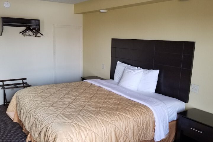 Room 11 of 15