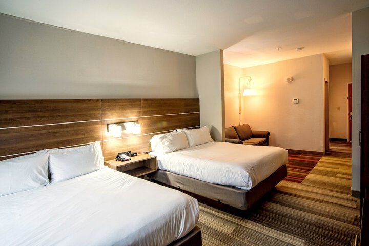 Room 13 of 33