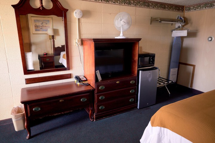 Room 4 of 14