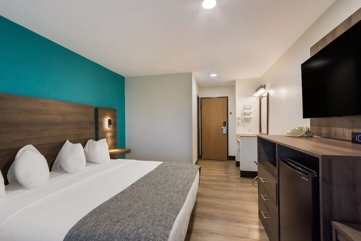 Room 13 of 30