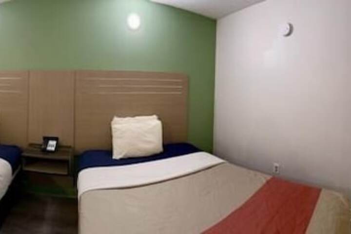 Room 8 of 40