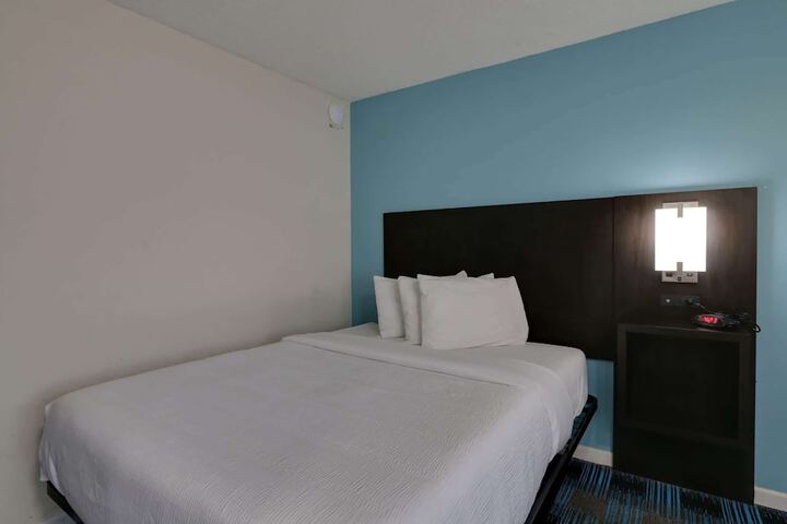 Room 8 of 17