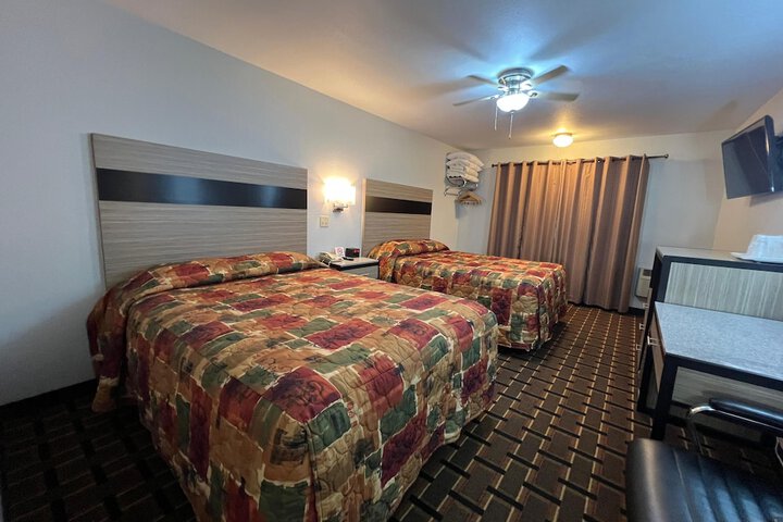 Deluxe Inn