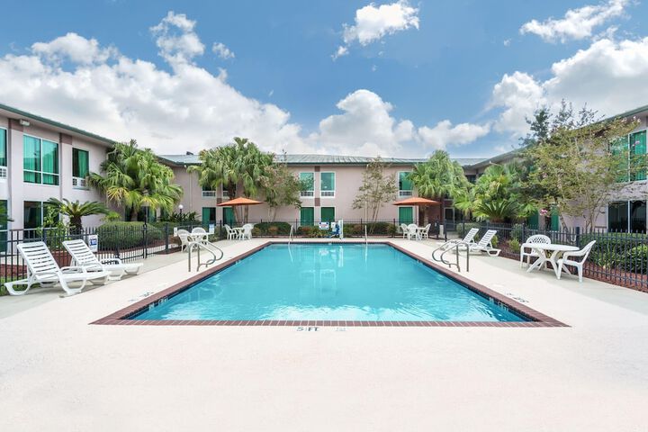 Ramada by Wyndham Luling